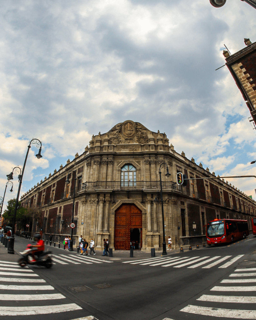 Centro Histórico de la Ciudad de México | Canon m50 + Rokinon 8mm | IG: @bosniomx